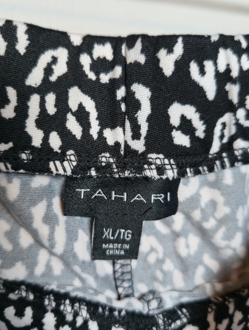 NWT Tahari Women's Relaxed Fit Animal Print Jogger Pants XL Black White Chic - Picture 6 of 10